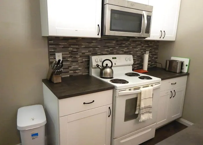 1 Bed, Idyllic, Stadiums, Free Parking, & Pets Ok Apartment Pittsburgh