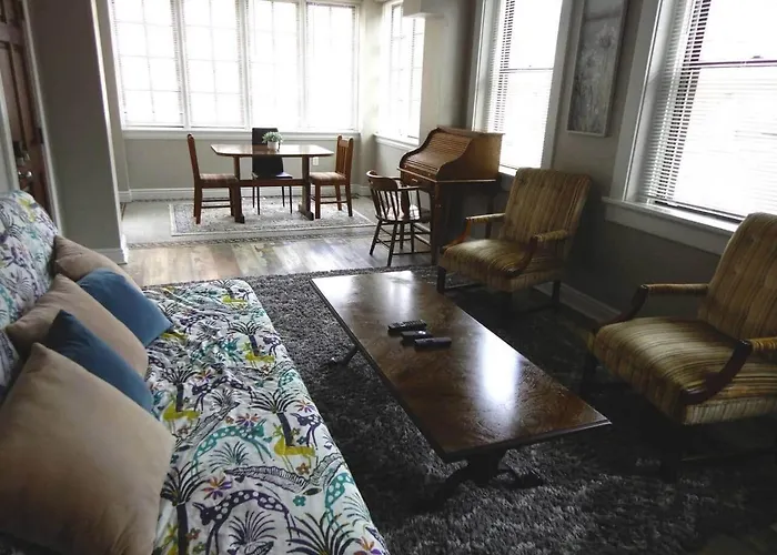 1 Bed, Idyllic, Stadiums, Free Parking, & Pets Ok *