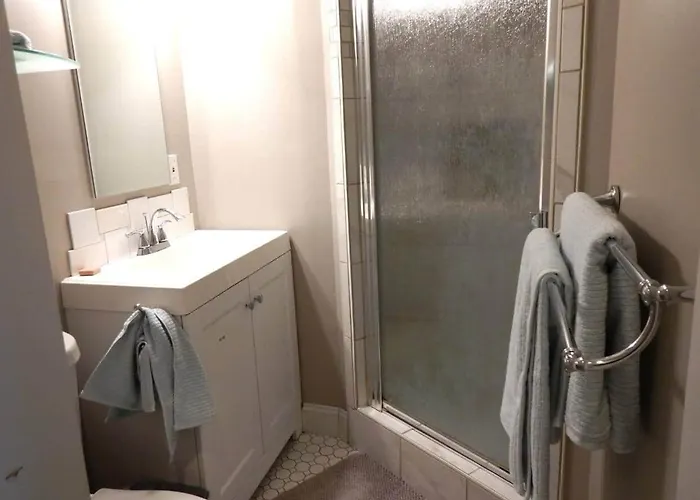 1 Bed, Idyllic, Stadiums, Free Parking, & Pets Ok Apartment Pittsburgh